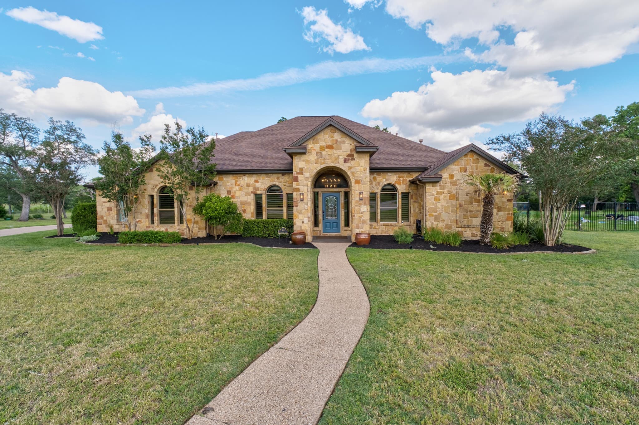 416 Shadywood Ln