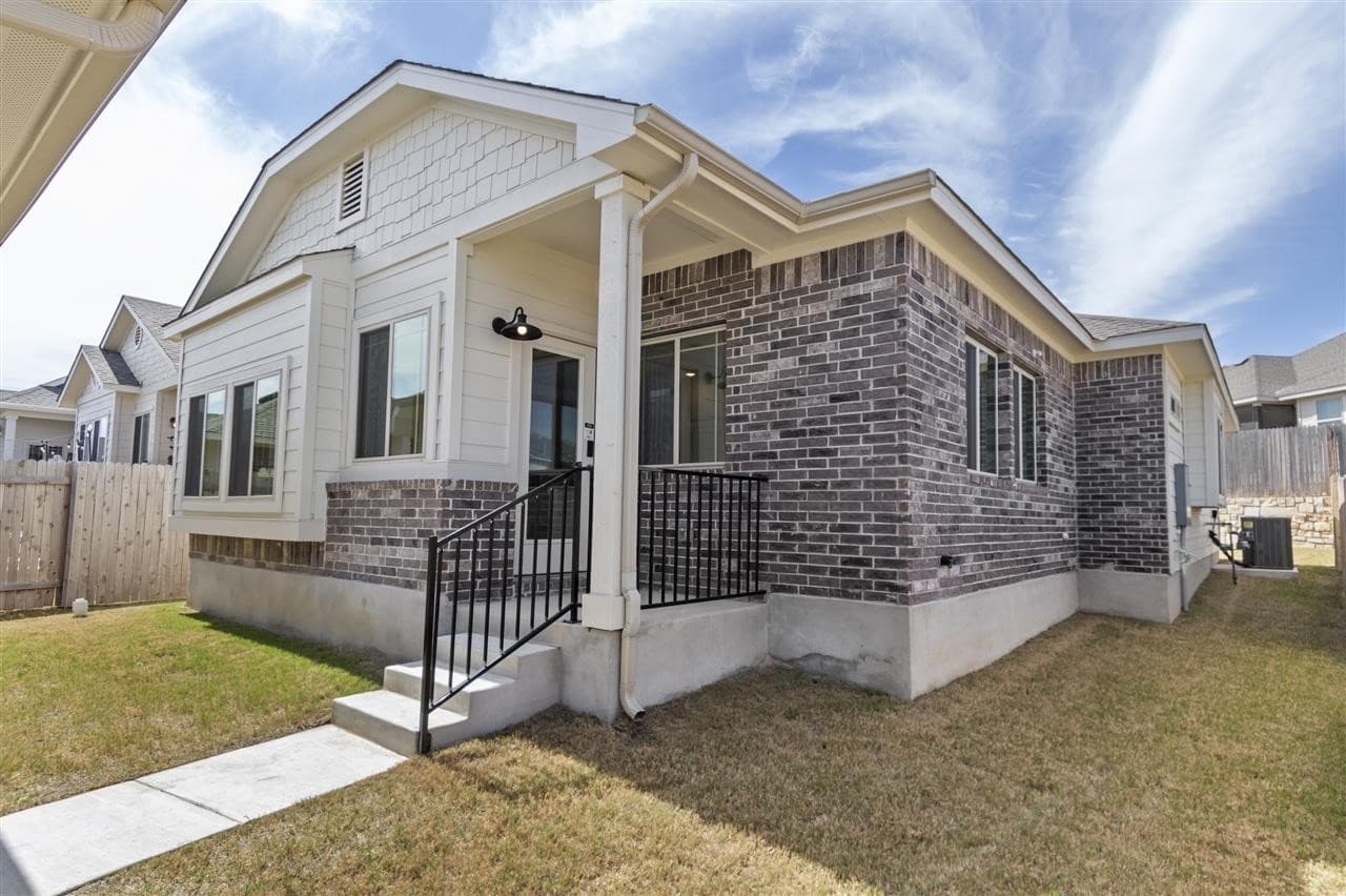 221 James Caird Dr