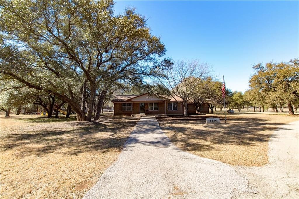 1601 County Road 234
