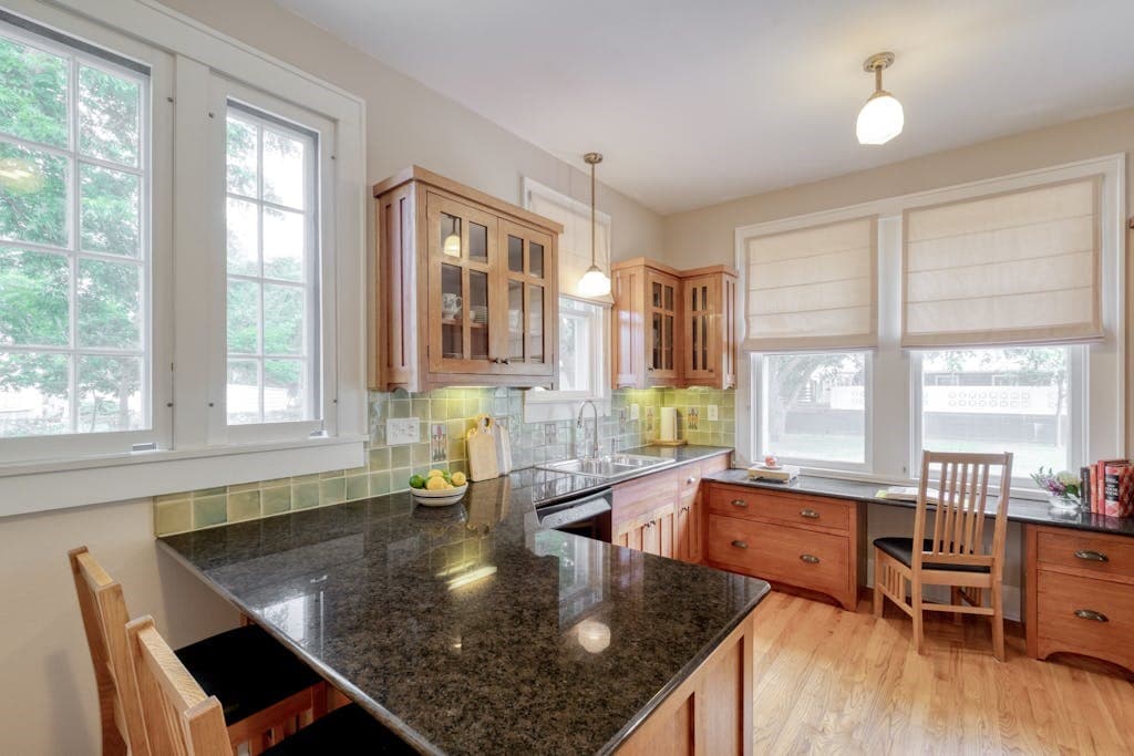 1808 W Lake Dr