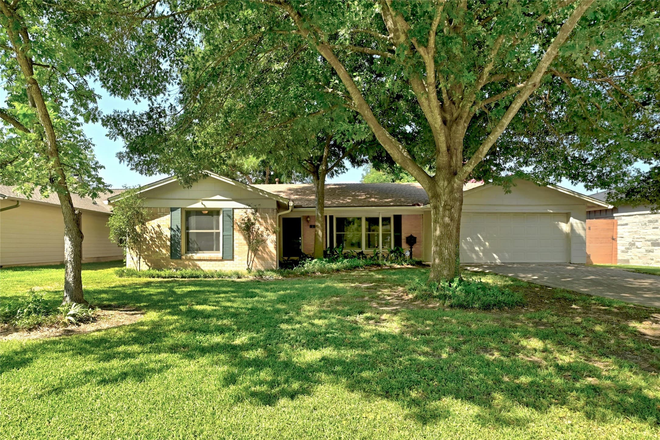 2707 Greenlawn Pkwy