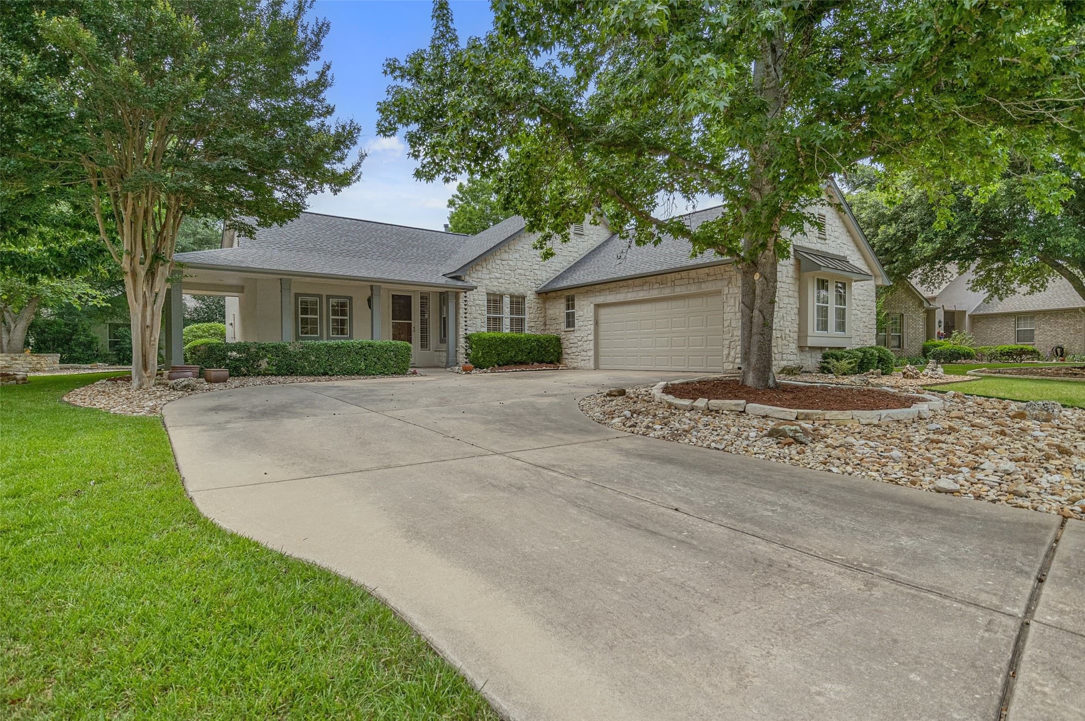 115 Waterlily Ln