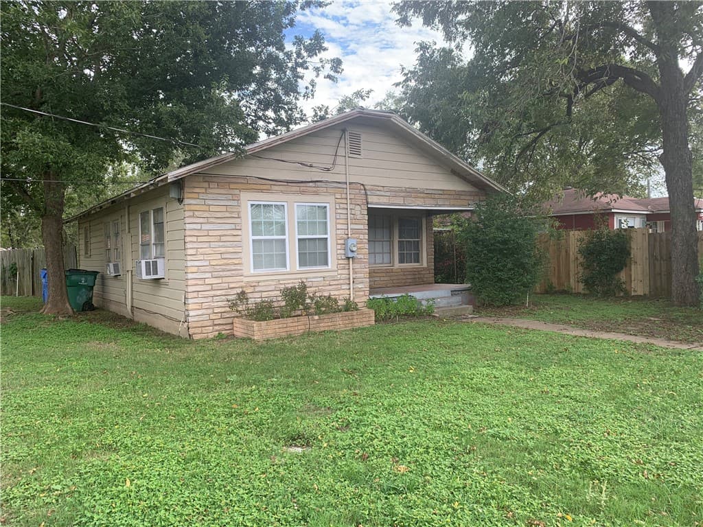 2305 Main St