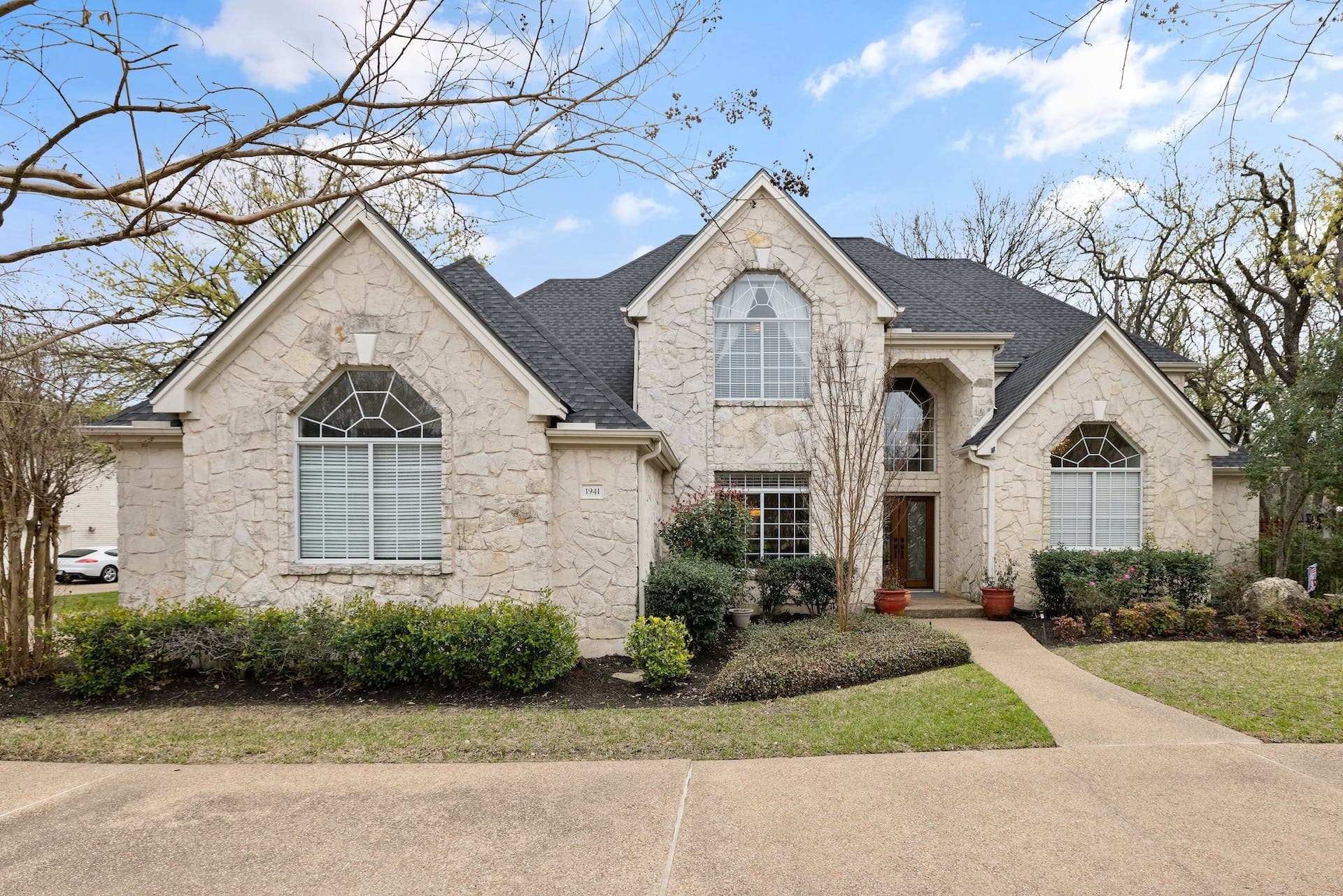 1941 Savannah Dr