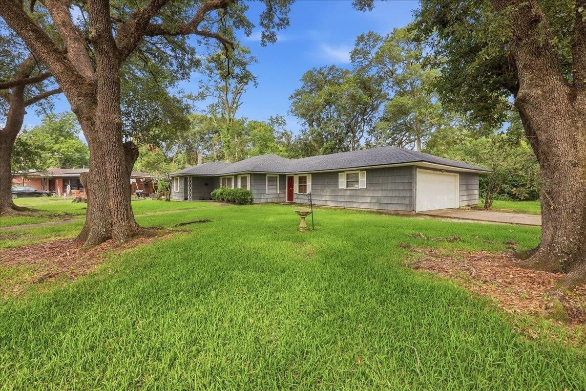 3495 Redwood Dr
