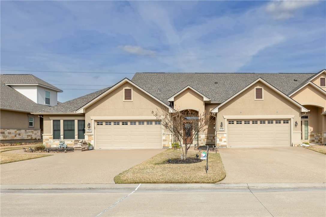 1738 Lonetree Dr