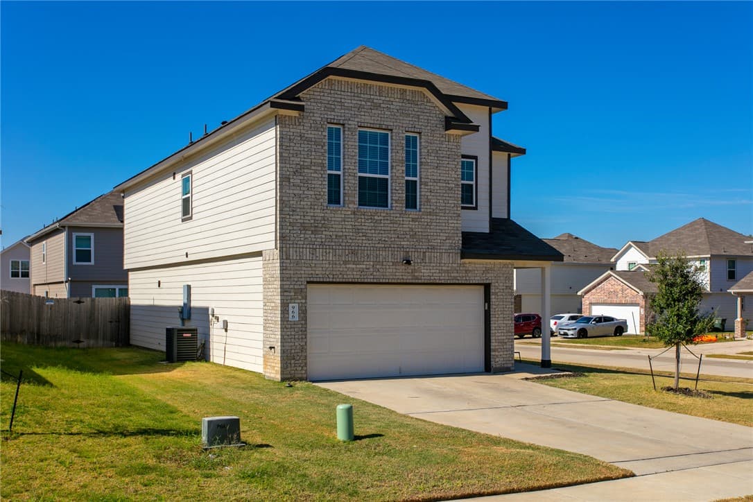 966 Harper Ln