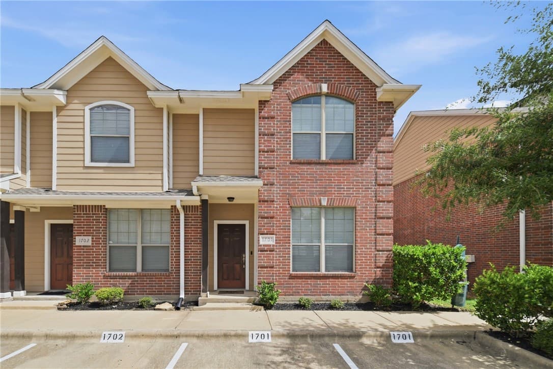 1000 Spring Loop Apt 1701