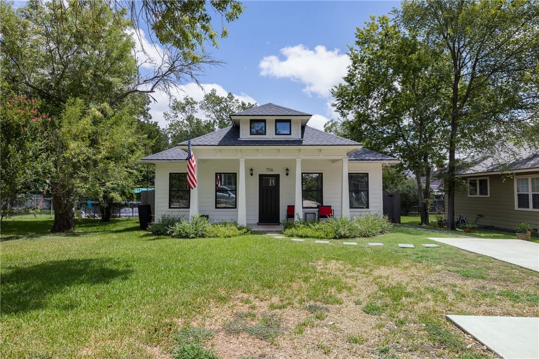 706 Banks Ave