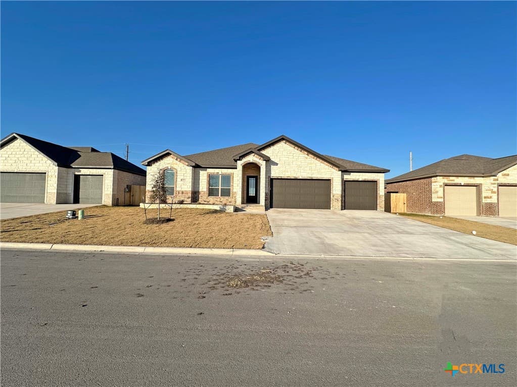 1027 Alice Cir