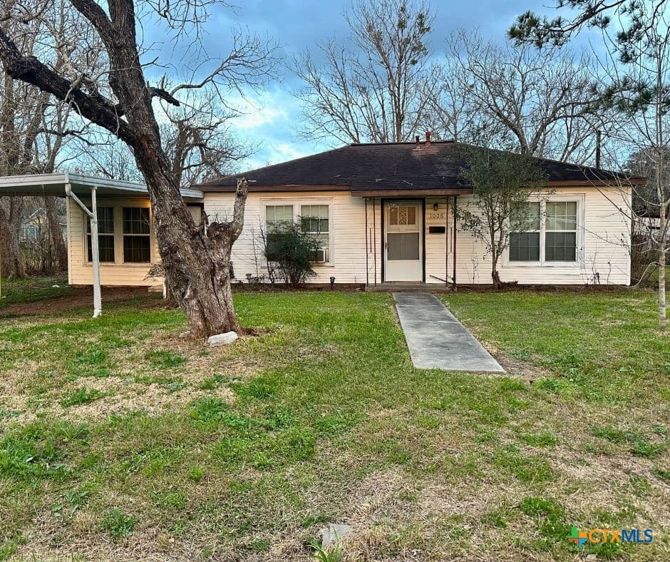 1006 Harvey Ln