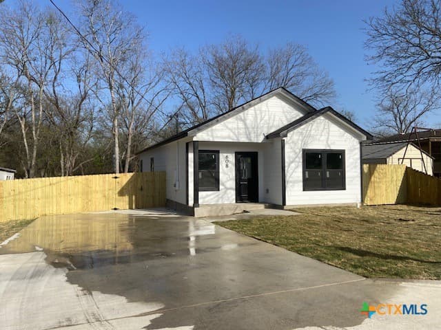 608 N Cedar Ave