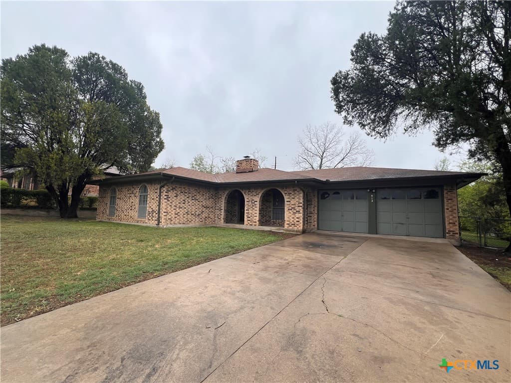 912 Lynn Ln