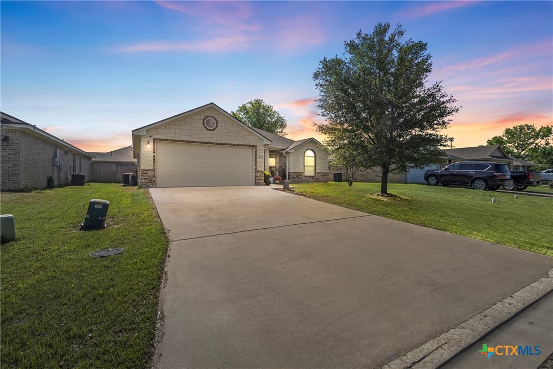 2115 Carriage House Dr