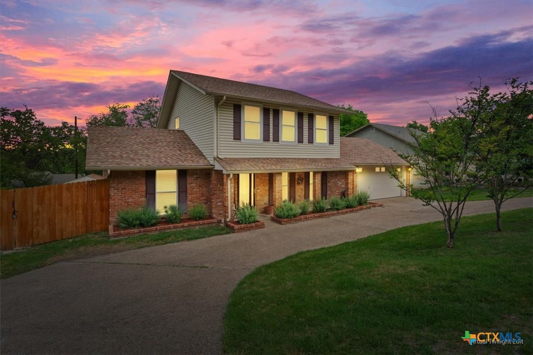 824 Cliffside Dr