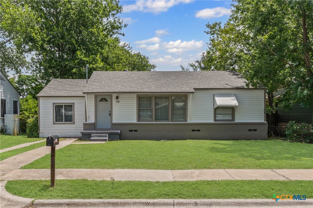 136 Circle Dr