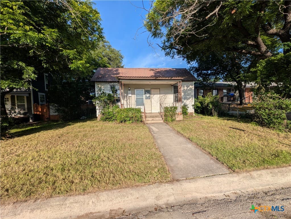 104 N Walnut St