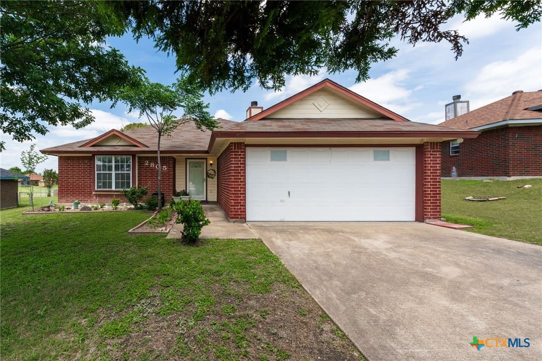 2805 Woodlands Dr