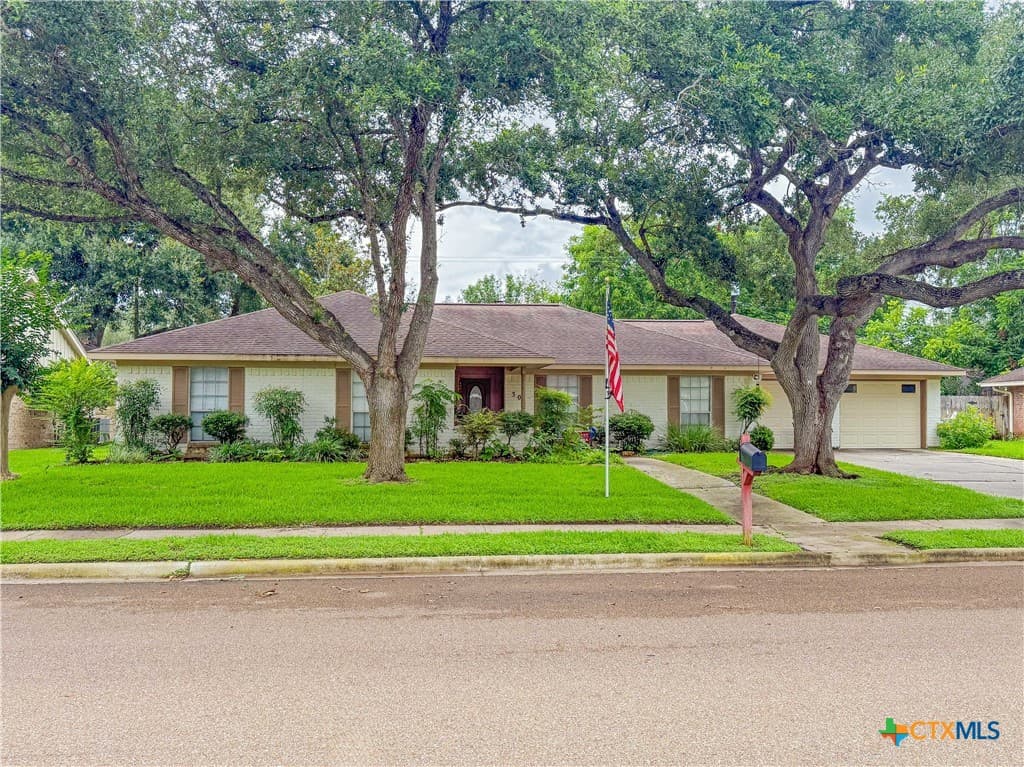 301 Berkshire Ln