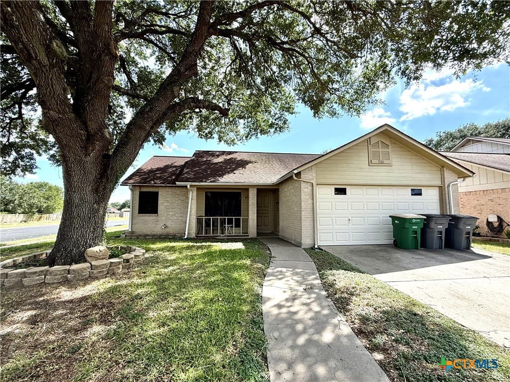 701 Queenswood Trl