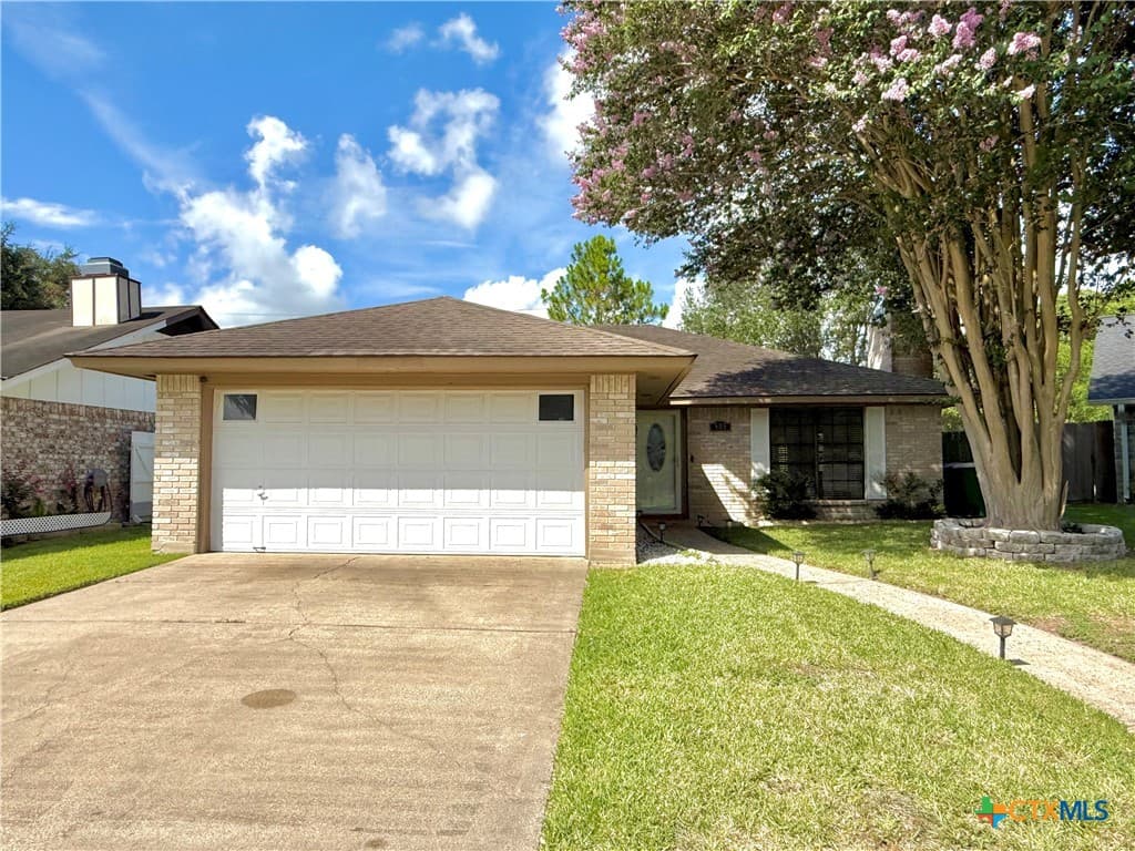 505 Camelot Dr