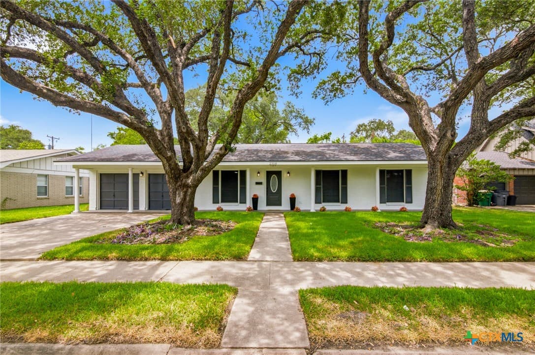 2308 E Loma Vista Ave