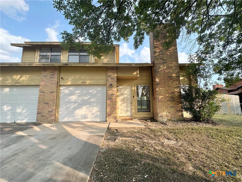 1234 Royal Crest Dr