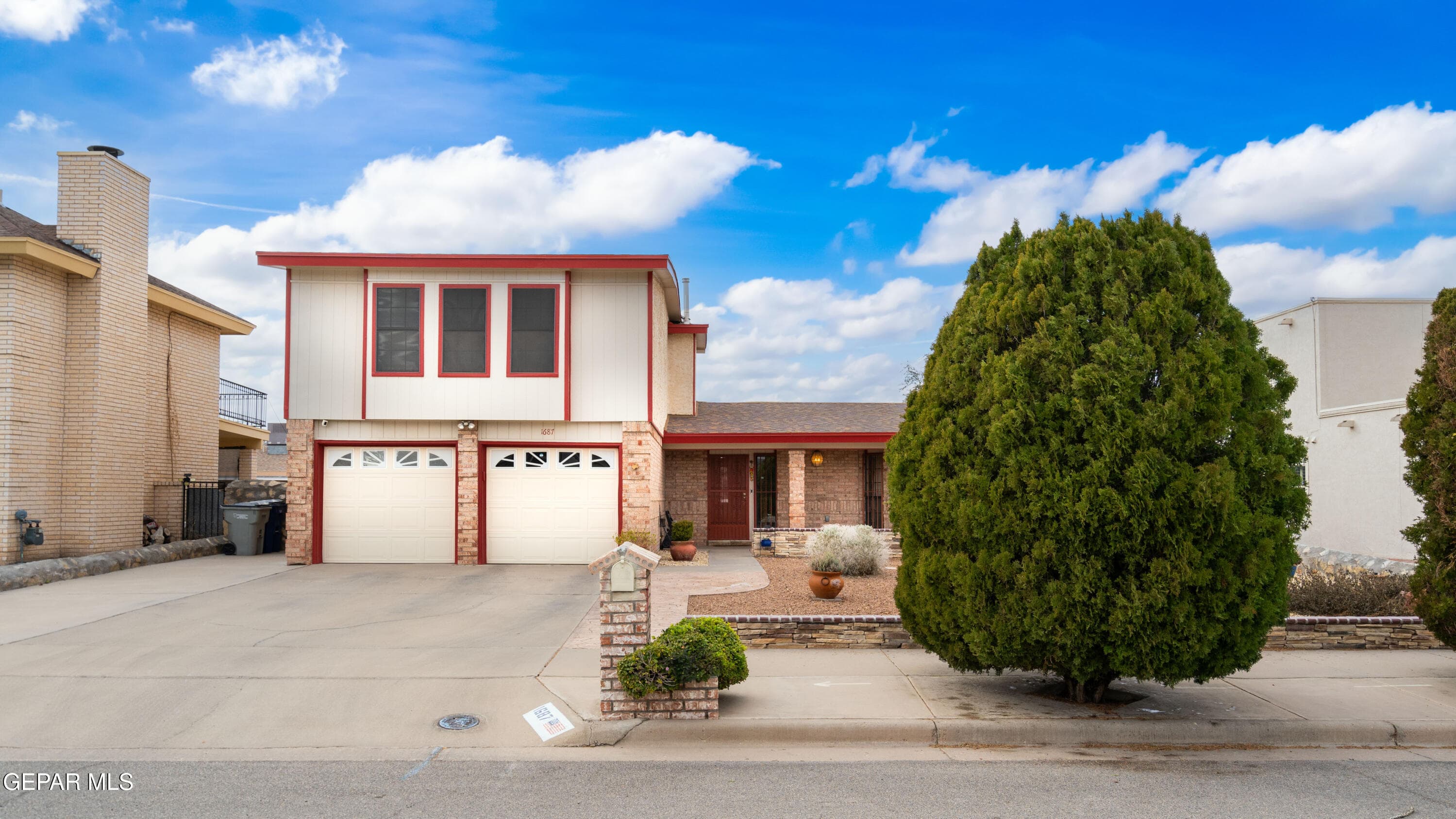 1687 Daniels Ln