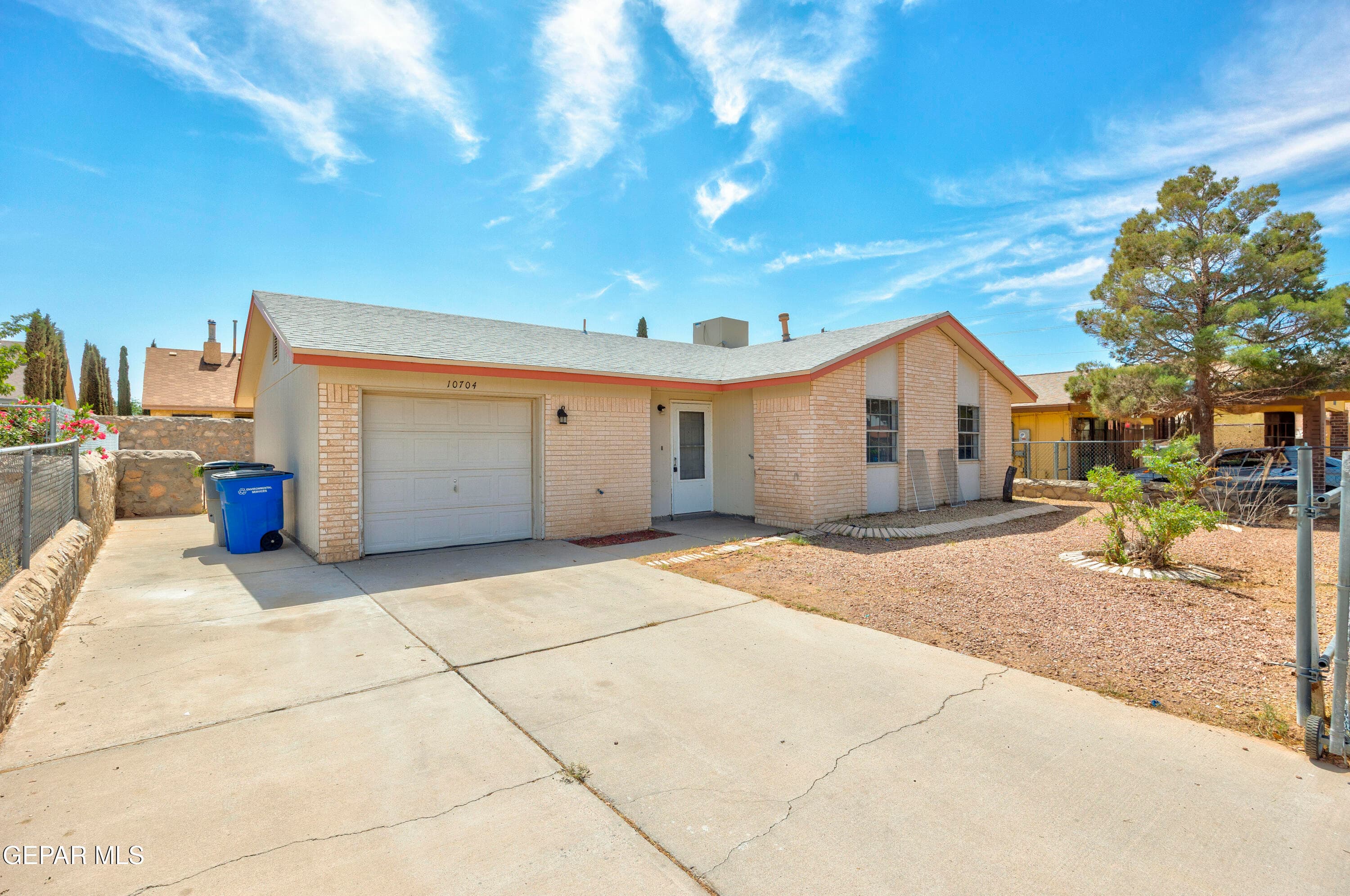10704 Quartz St