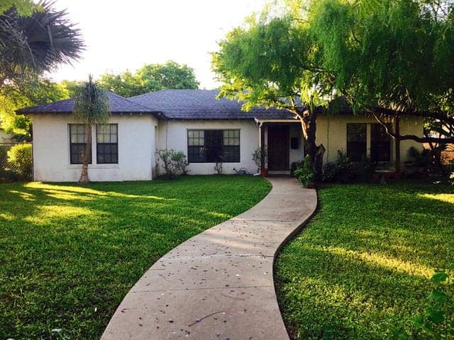 9 Poinsettia Pl