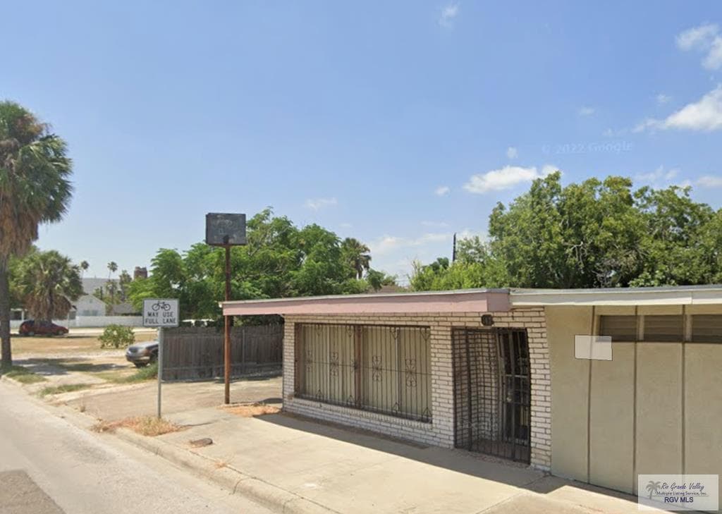 147 E Levee St