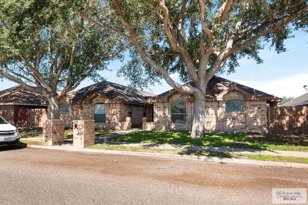 933 English Ave