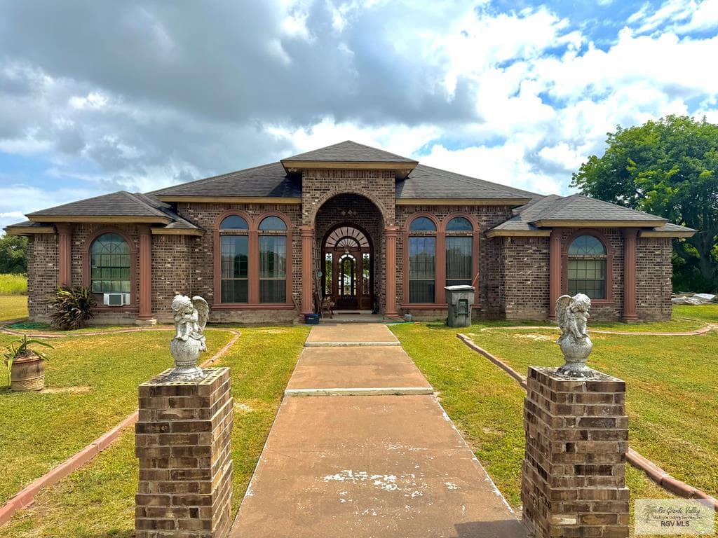 604 S Val Verde Rd