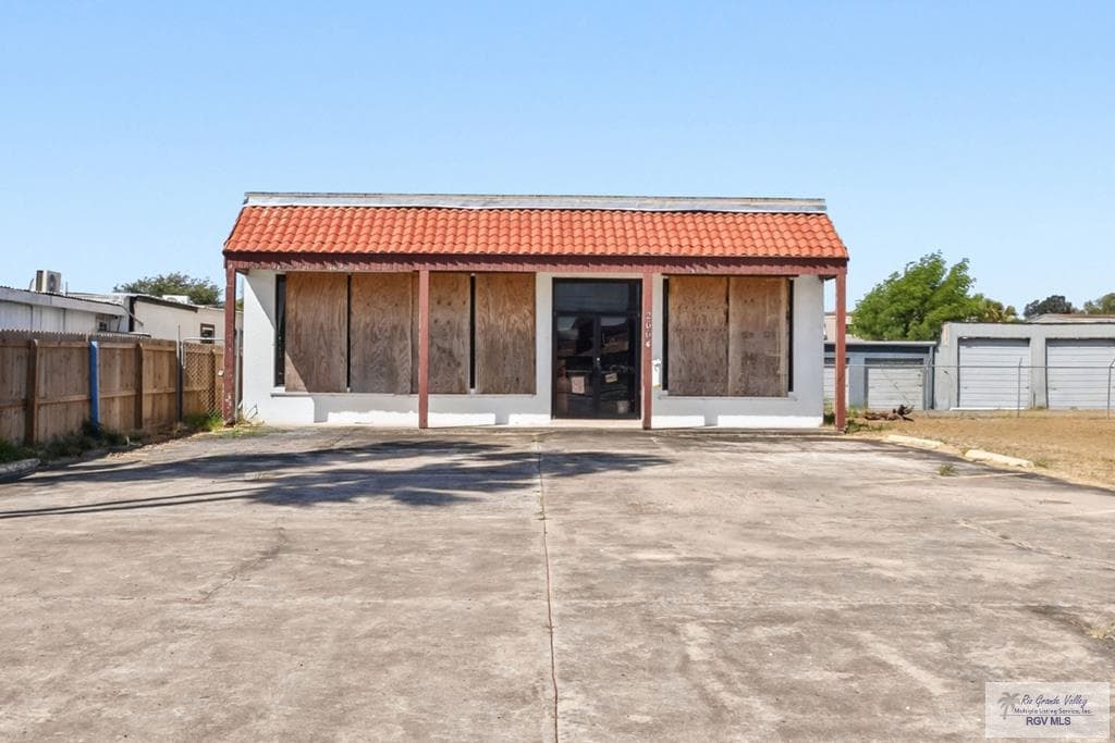 2664 E Price Rd