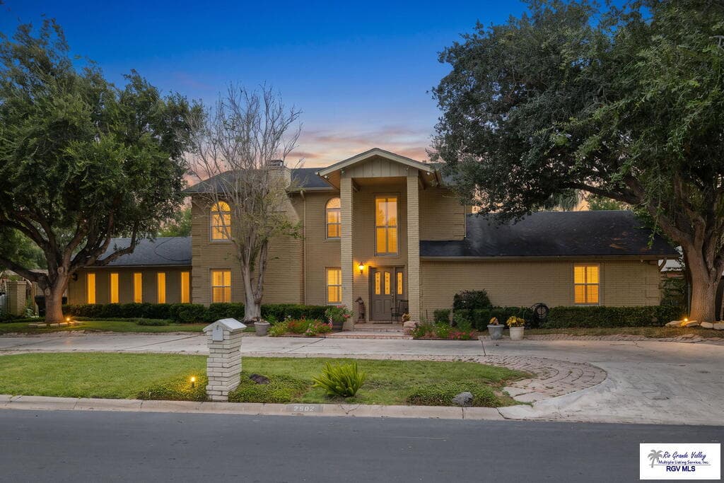 2502 Emerald Lake Dr