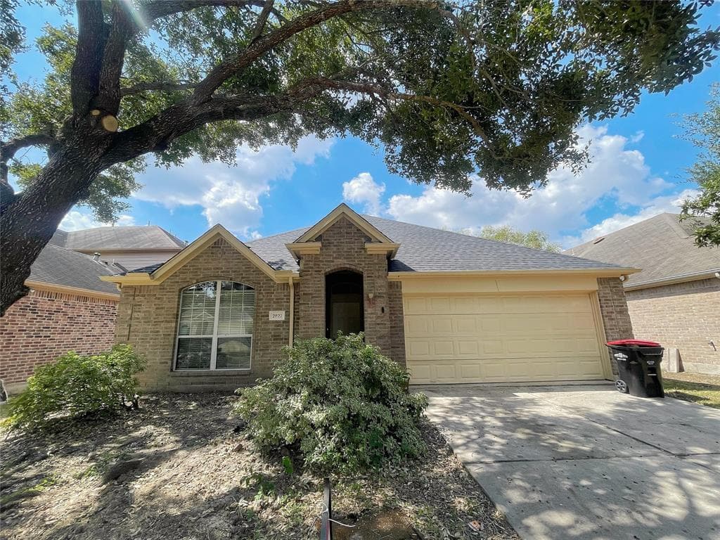 2822 Edgewick Elm St