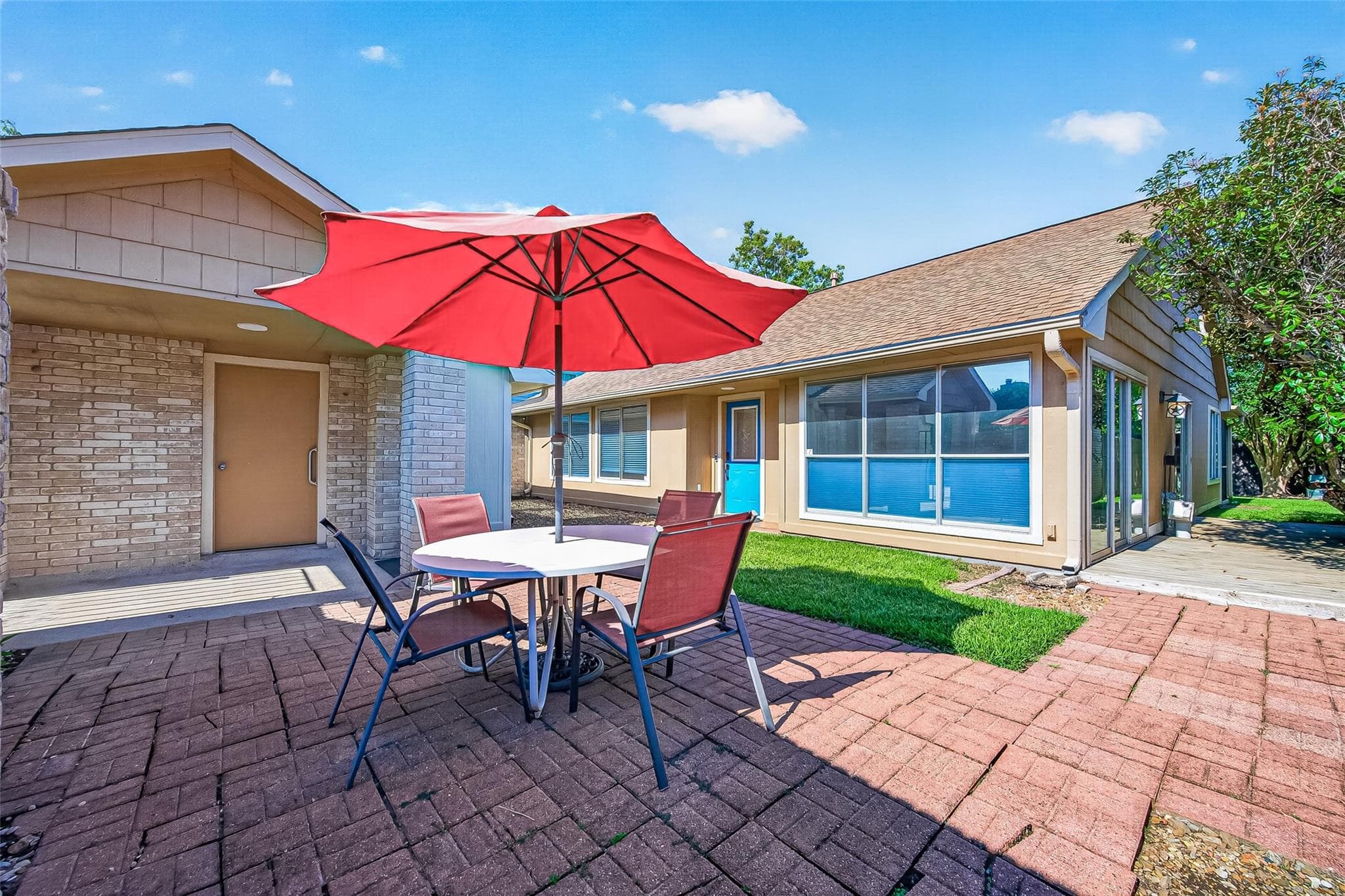 3927 Heathersage Dr