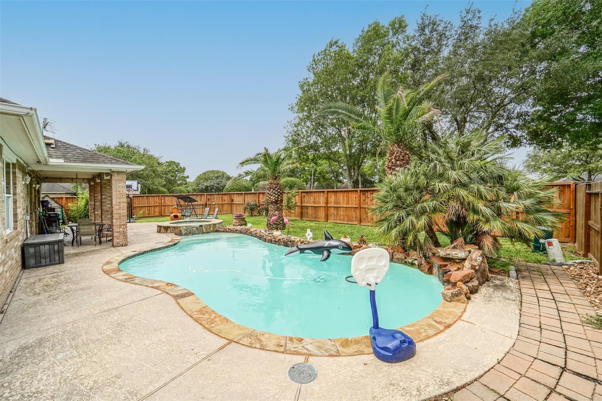 387 Henderson Ln