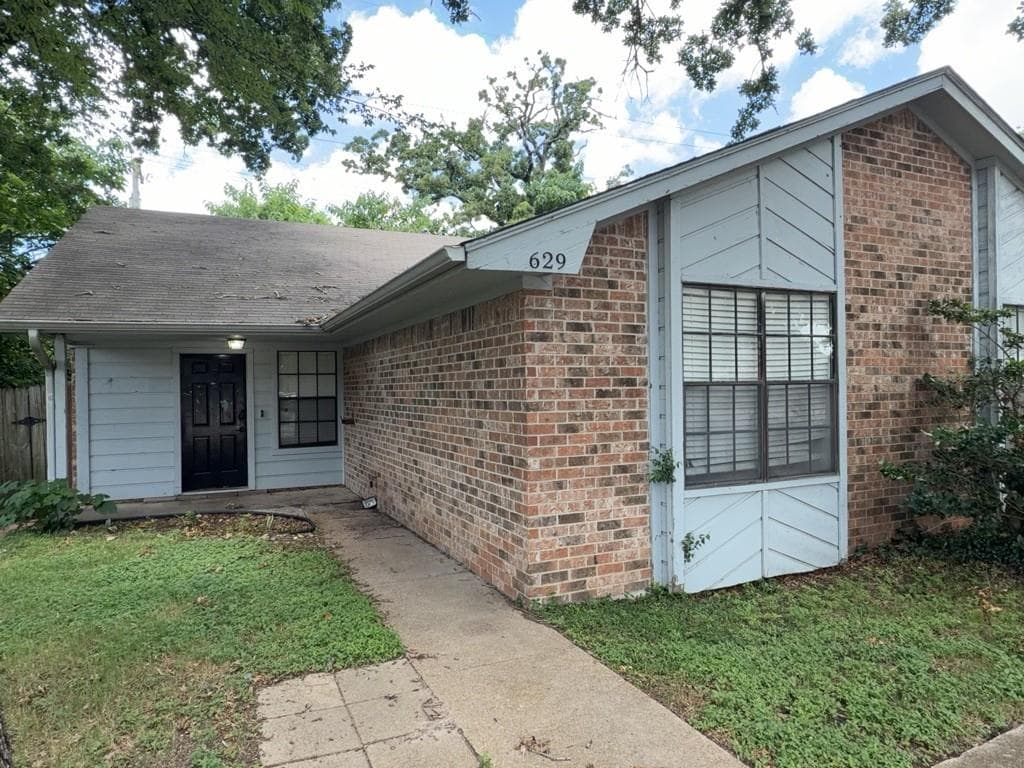 629 W Ridge Dr