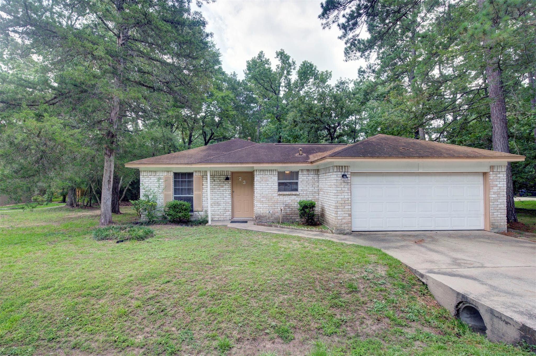 23 Riverbank Dr