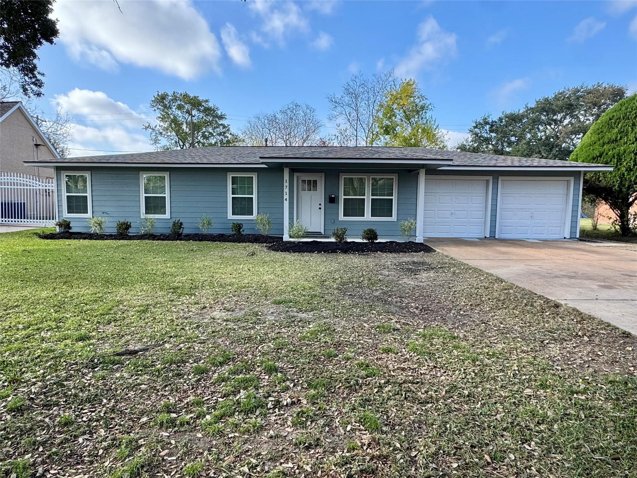 1714 Oaks Dr