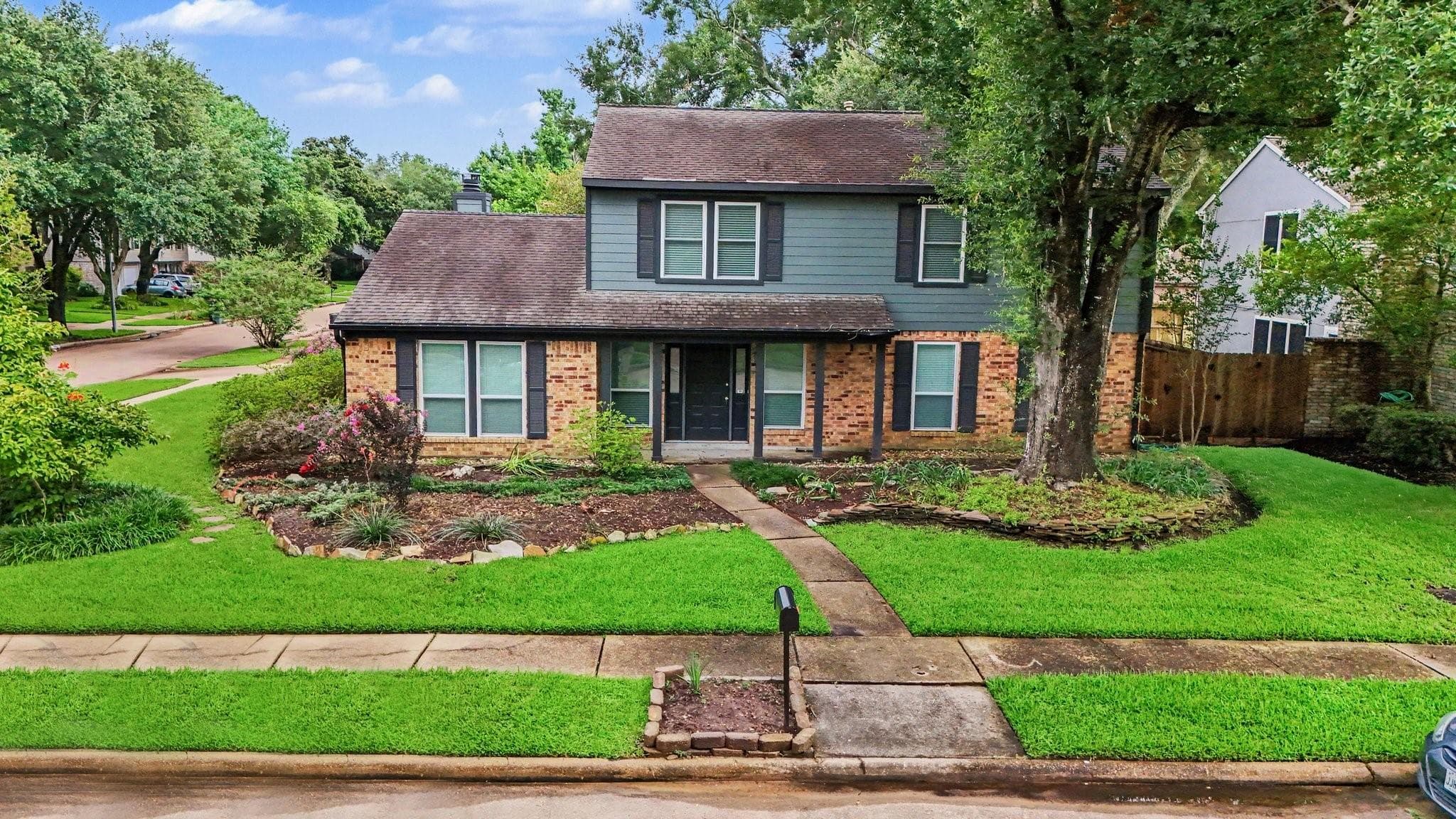 15703 Maple Manor Dr