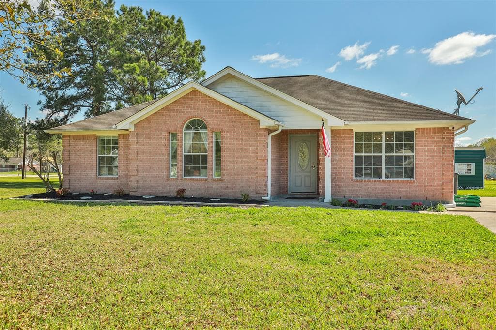 77 County Road 2208 2
