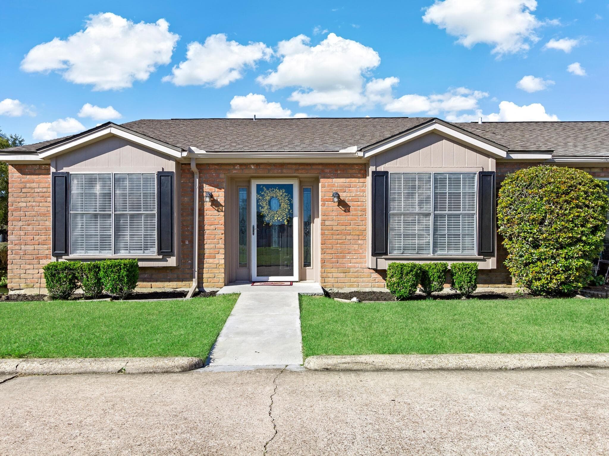 447 Yorktown Ln