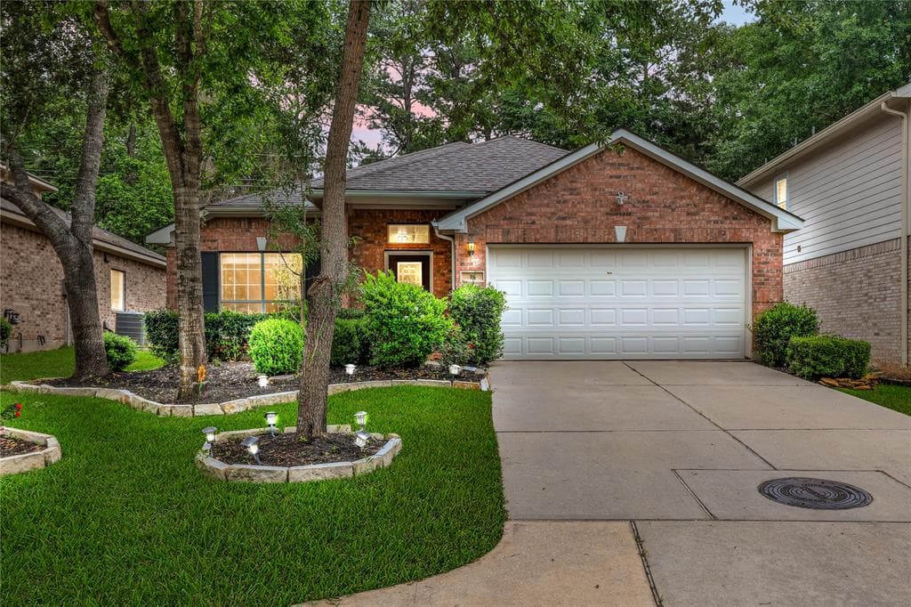 18 Ebony Oaks Pl