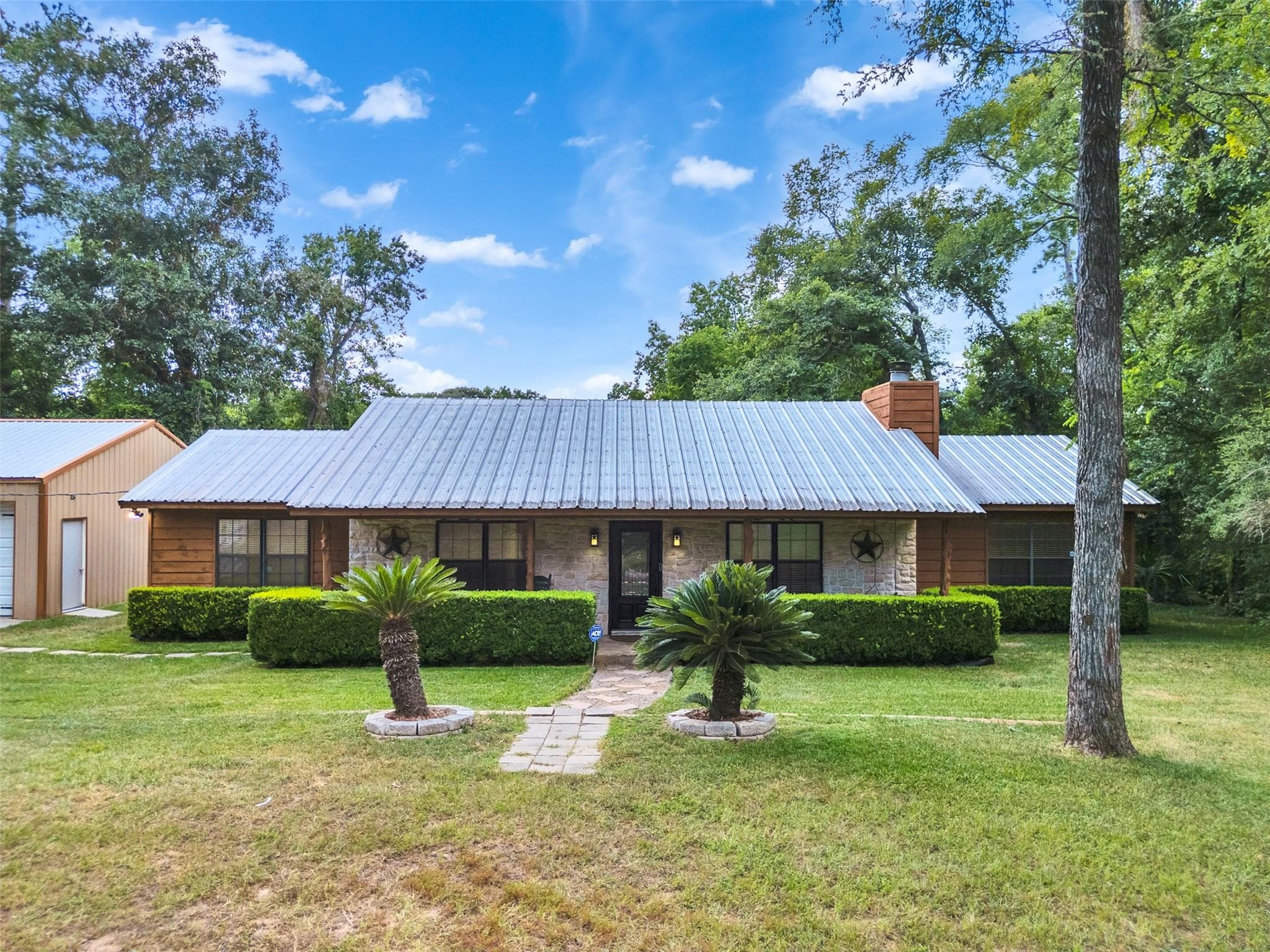 18085 Lake Dr E