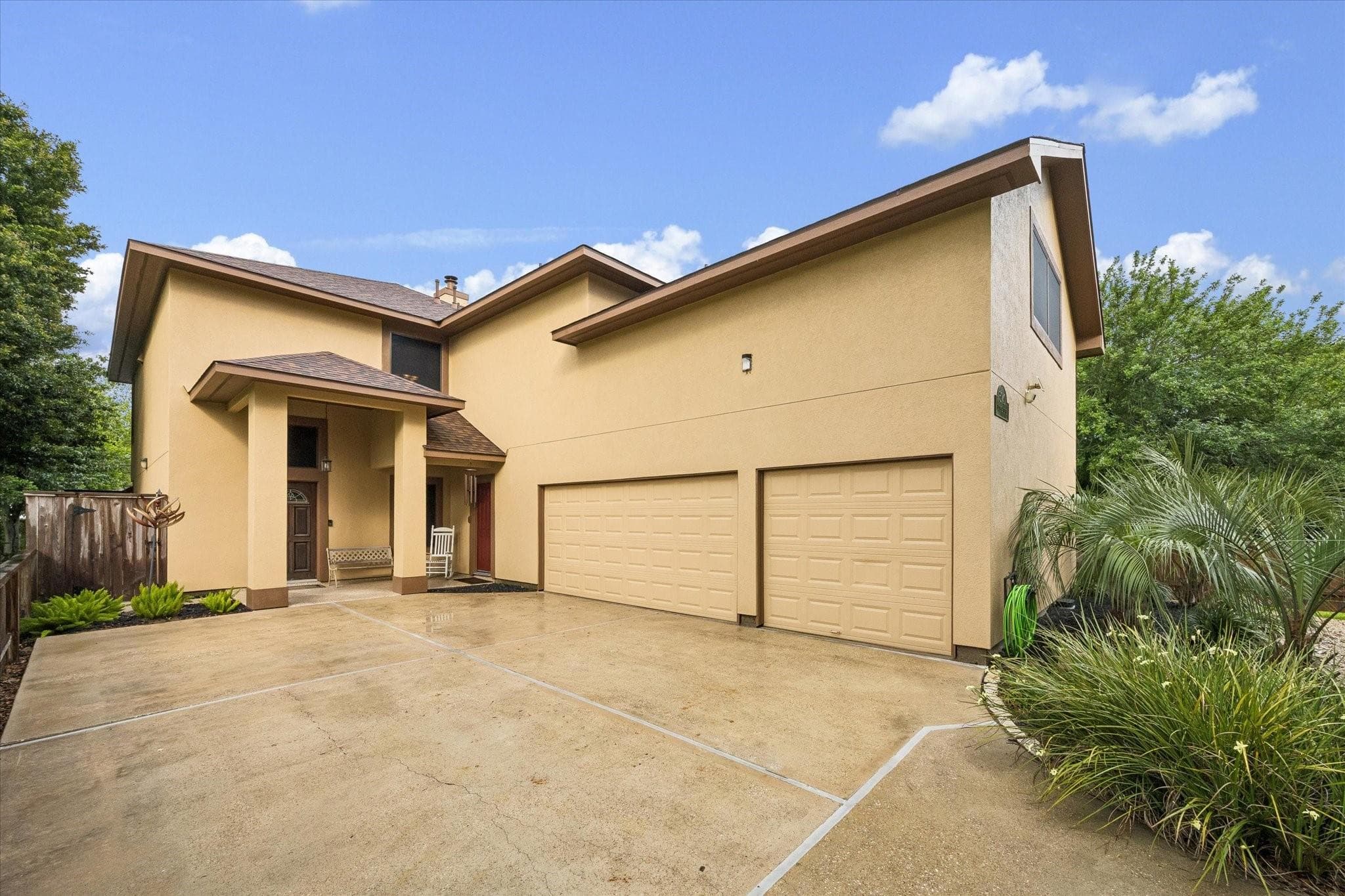 3040 Bayshore Dr