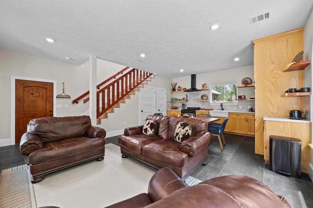 1887 County Road 3011