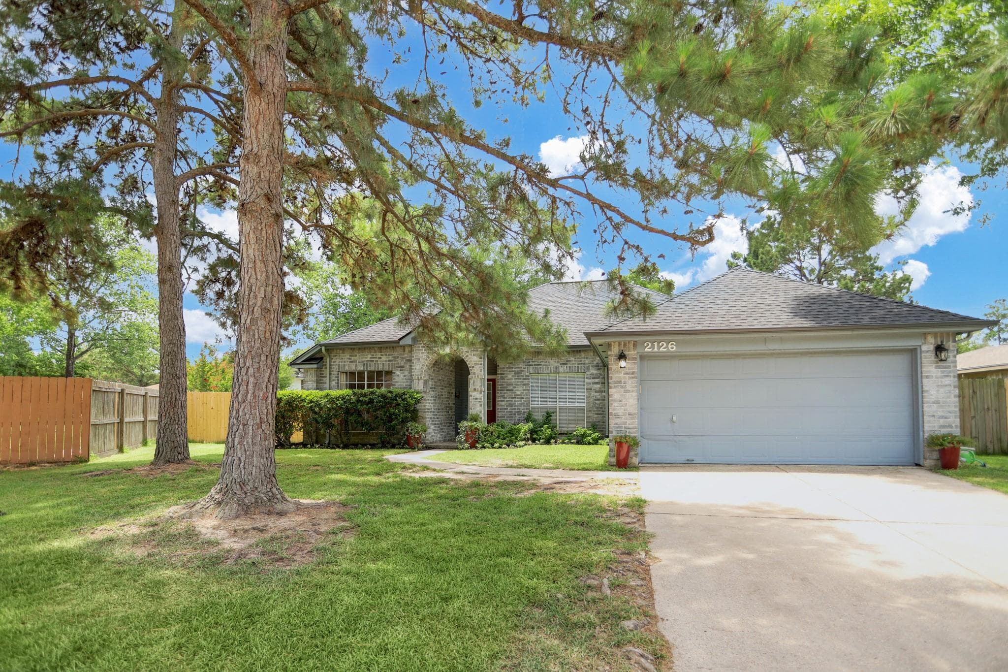 2126 Rycroft Dr