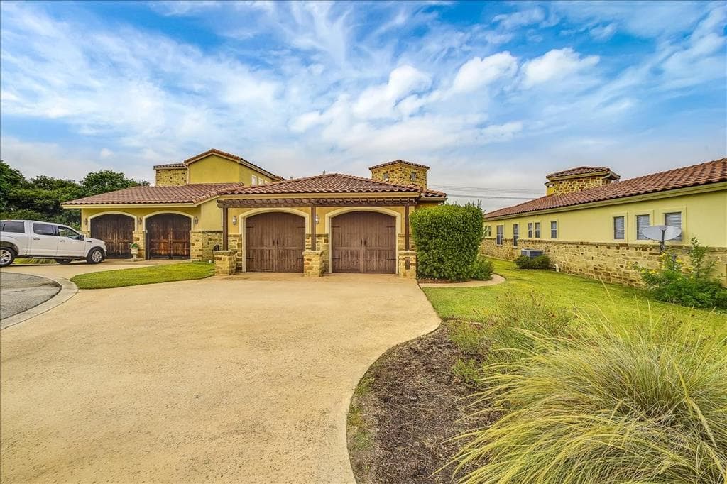 104 Maravilla Way